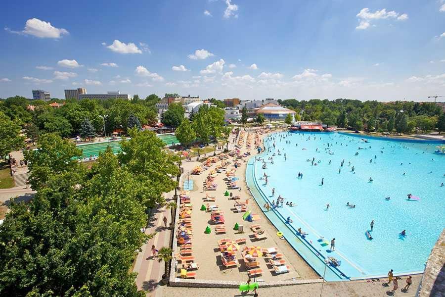Lux Apartman Villa Хайдусобосло Экстерьер фото